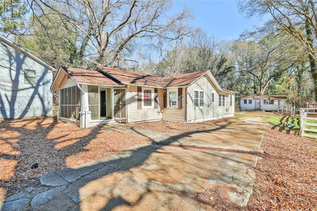 66 Howell Dr., Atlanta, GA 30331