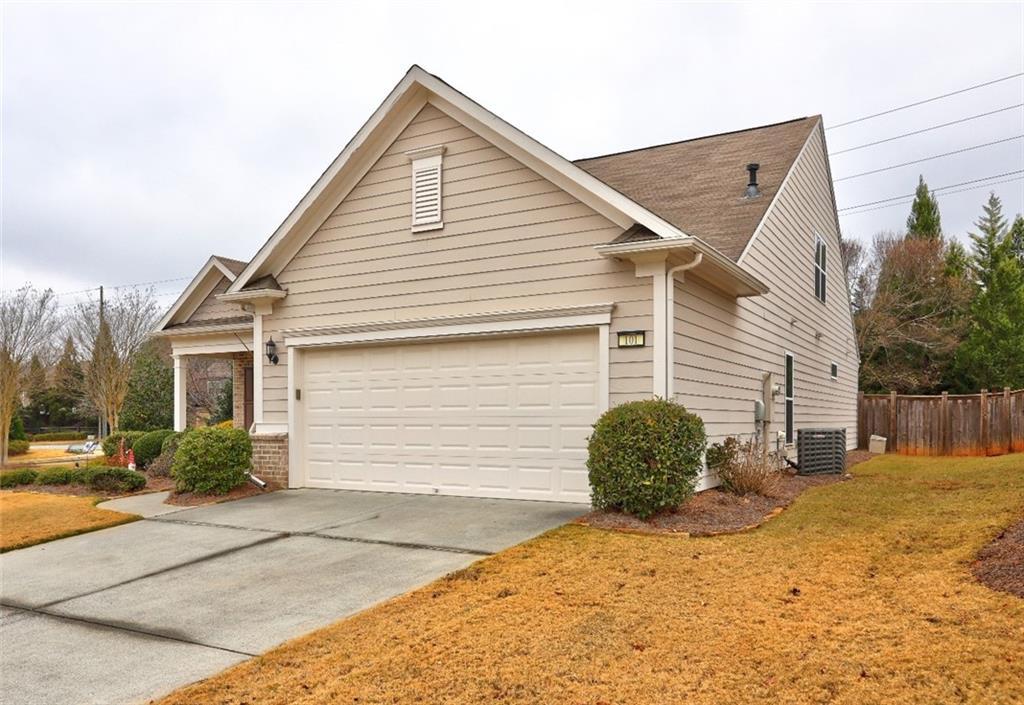 101 Riverside Ln., Woodstock, GA 30188