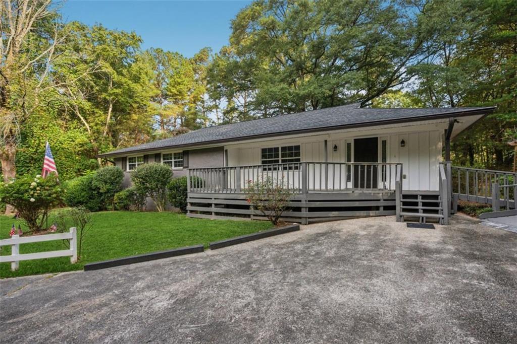 6434 Reinhardt College Pkwy., Waleska, GA 30183