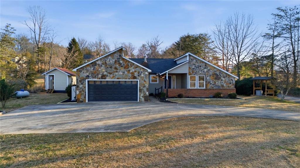 195 Hogsed Rd., Hiawassee, GA 30546