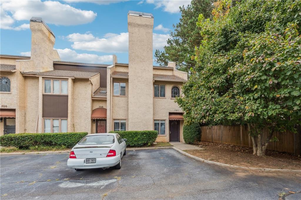 707 Roswell Landings Dr., Roswell, GA 30075