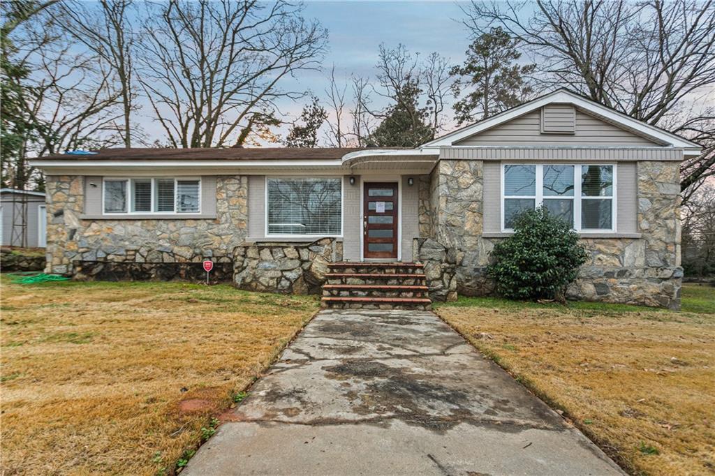 141 Fairview Dr., Fairburn, GA 30213