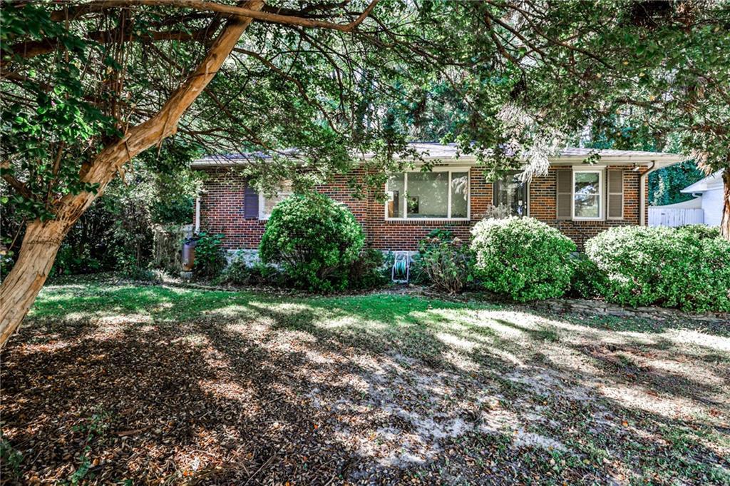 878 Scott Cir., Decatur, GA 30033