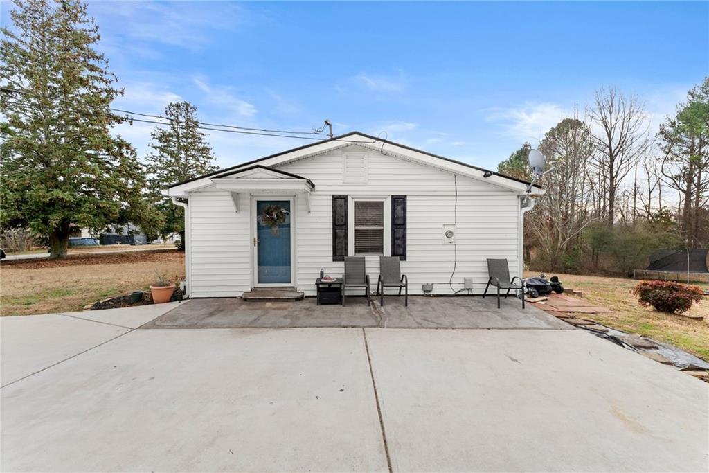 4539 Cash Dr., Flowery Branch, GA 30542