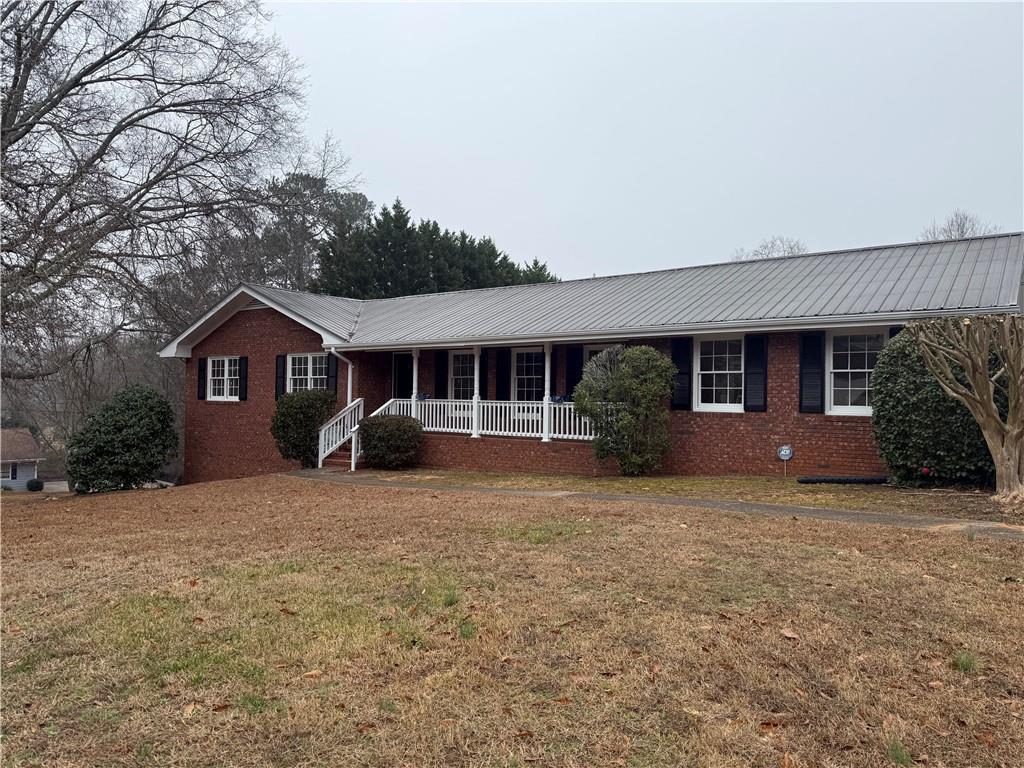 421 N 5th Ave., Winder, GA 30680