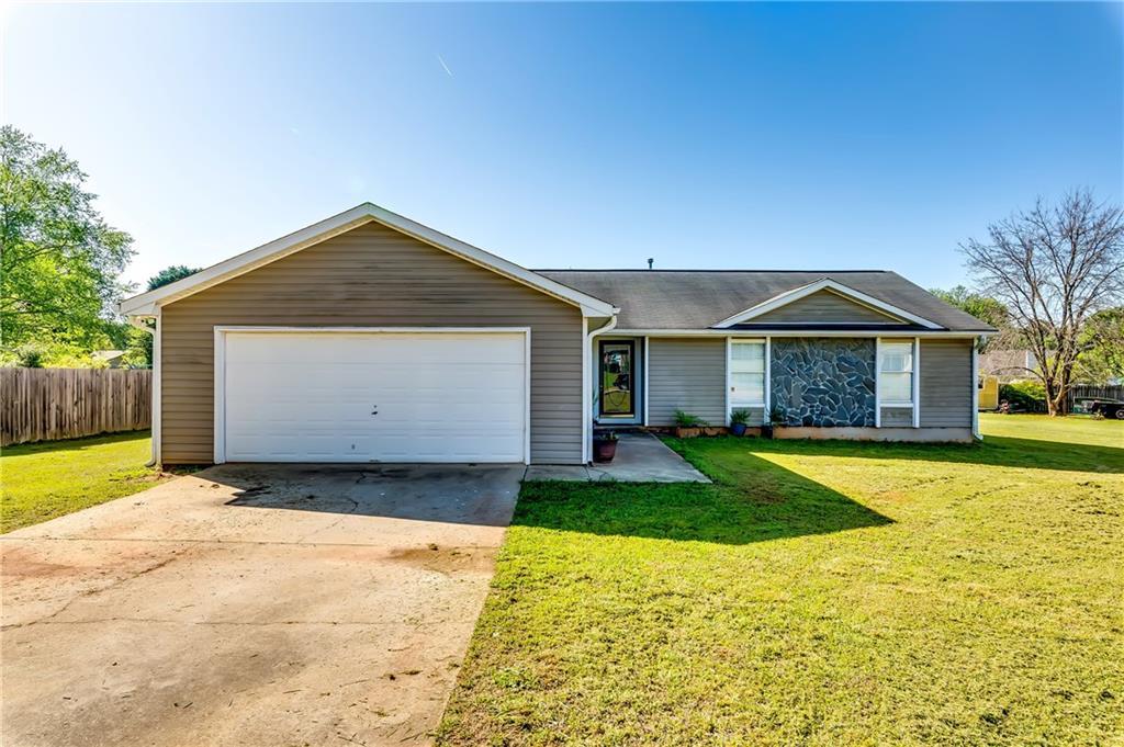 2582 Rosecommons Dr., Hampton, GA 30228