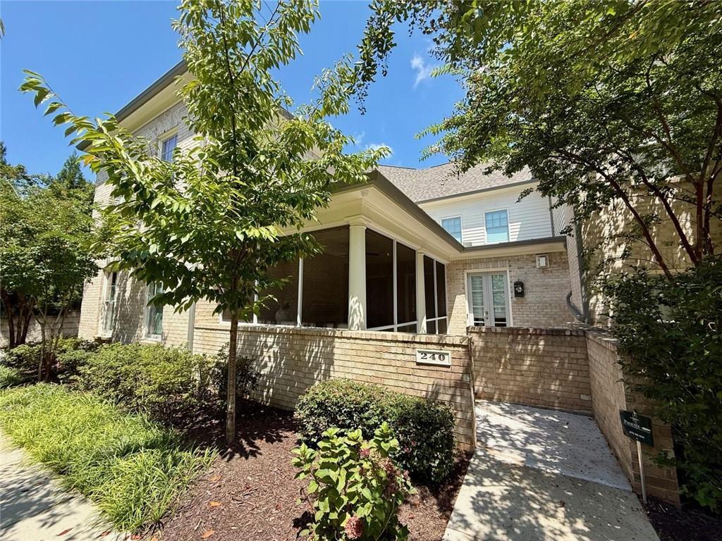 240 Clover Ct., Roswell, GA 30075