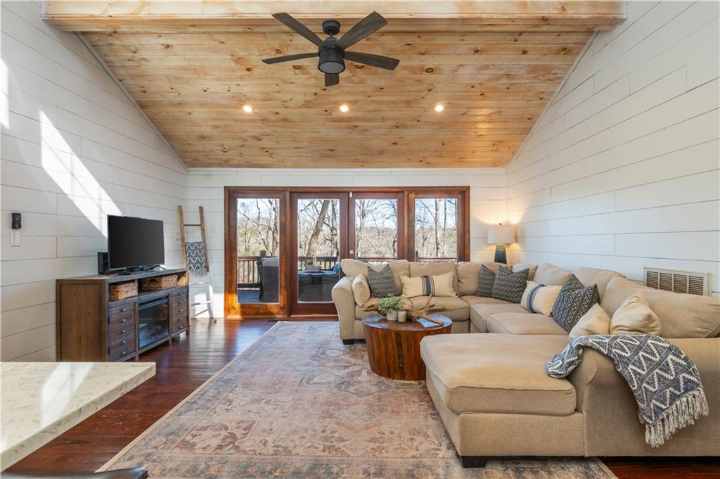 27 Toto Creek Dr., Dawsonville, GA 30534