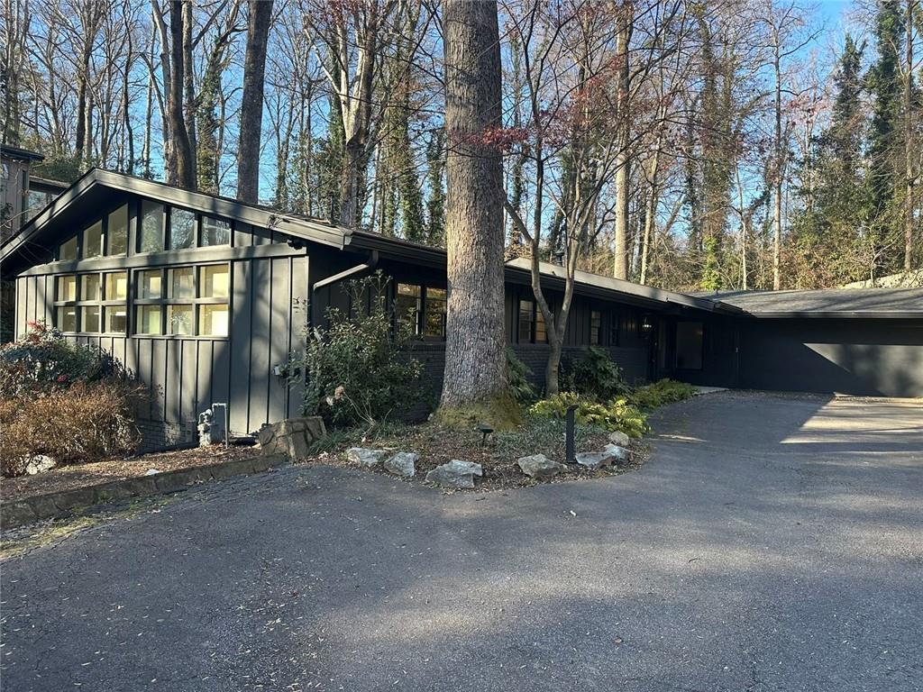 550 Forest Hills Dr., Atlanta, GA 30342