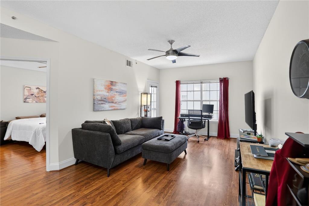 1074 Peachtree Walk #B323, Atlanta, GA 30309