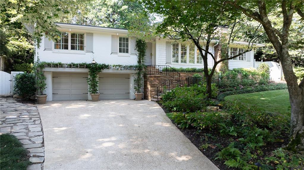 964 Buckingham Cir., Atlanta, GA 30327