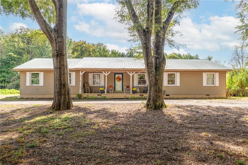 5174 Whitmire Rd., Gainesville, GA 30506