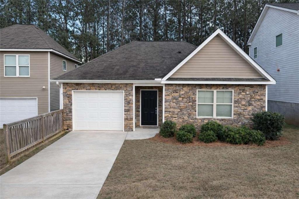 649 Carlton Pointe Dr., Palmetto, GA 30268