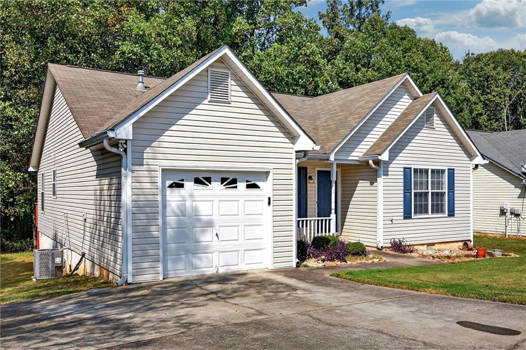 469 Village Cir., Stockbridge, GA 30281