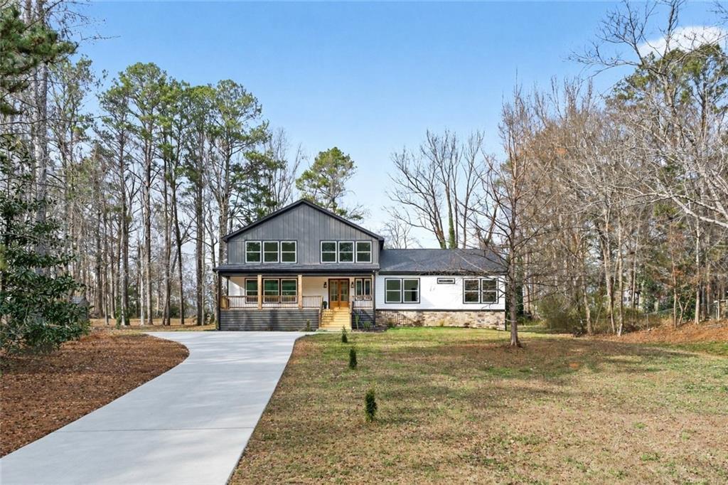 170 Lakeview Ln., Fayetteville, GA 30214