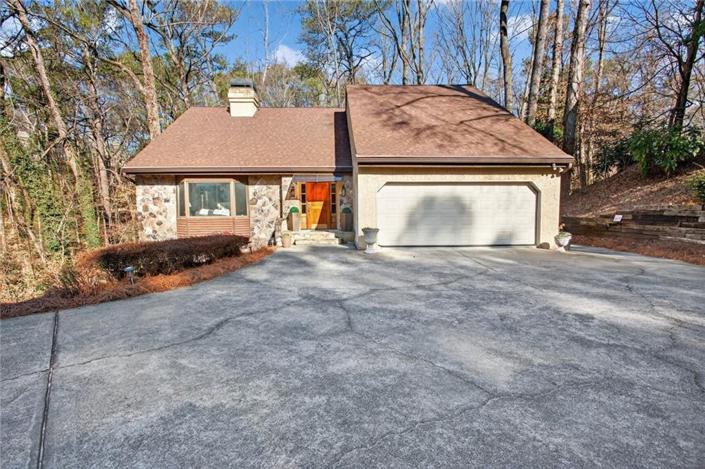 365 Crosstree Ln., Sandy Springs, GA 30328