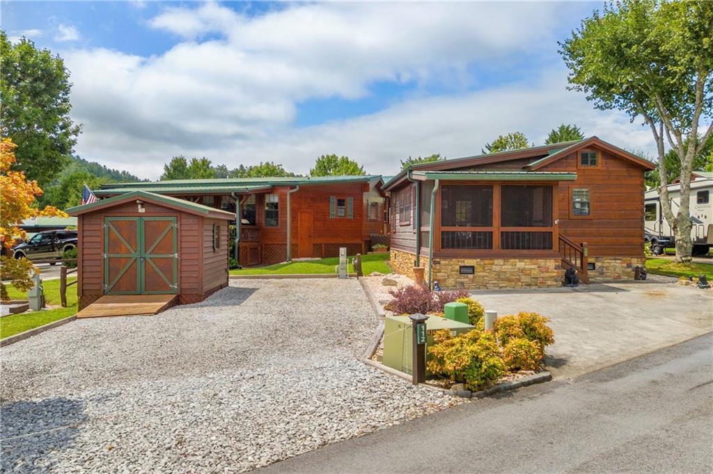 112 & 106 River Vista Dr., Dillard, GA 30537
