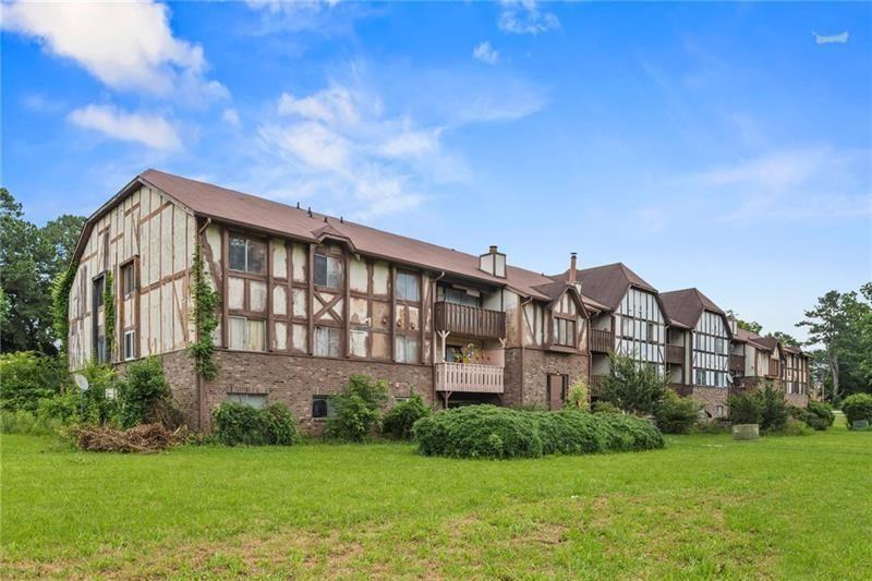 124 Camelot Dr., Atlanta, GA 30349