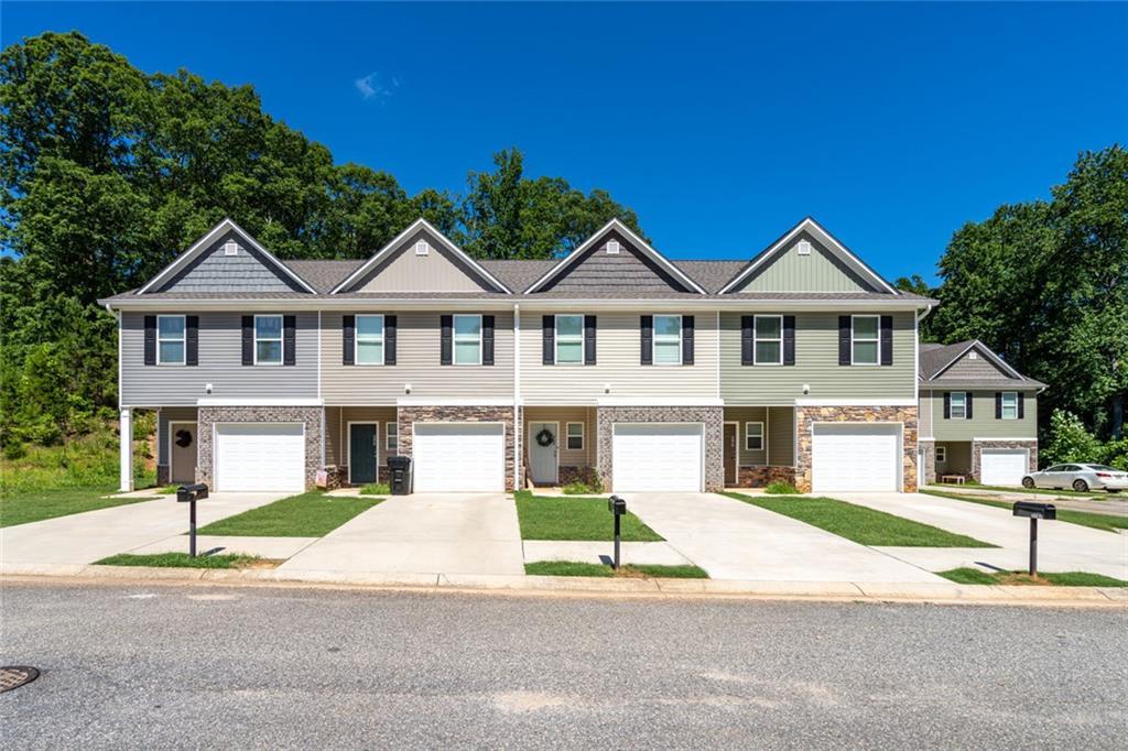 2707 Hickory Ln., Dawsonville, GA 30534