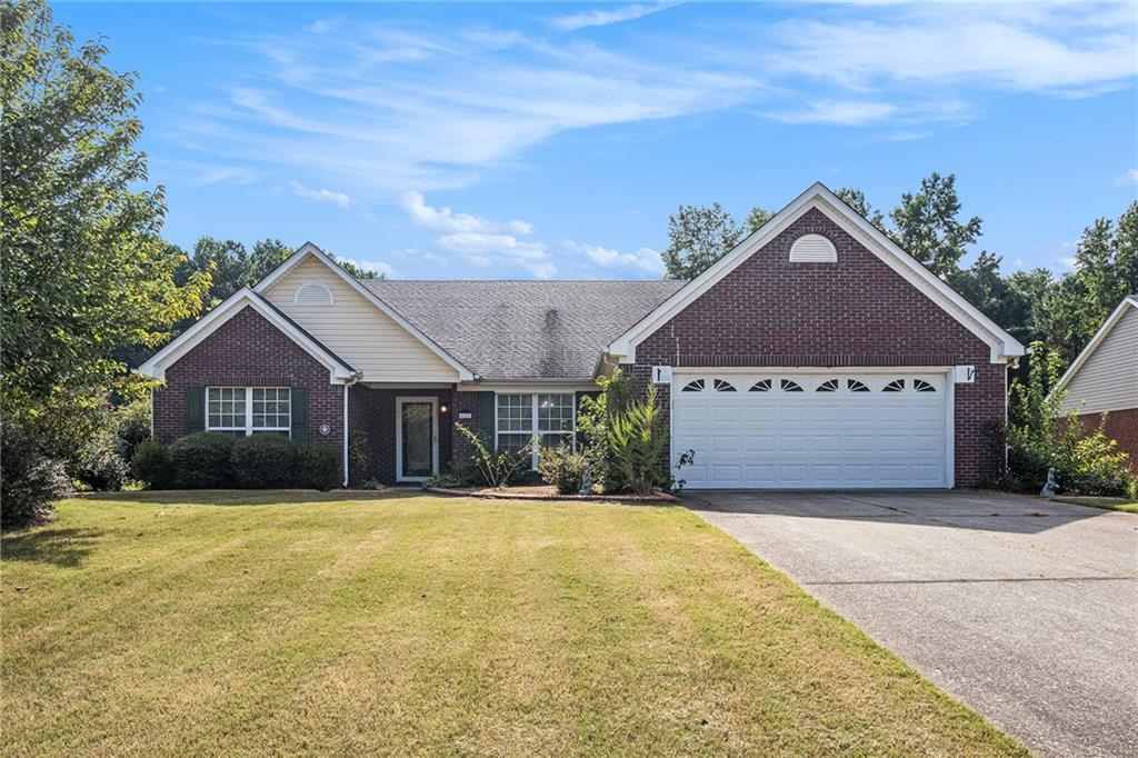 6103 Portsmouth Dr., Flowery Branch, GA 30542