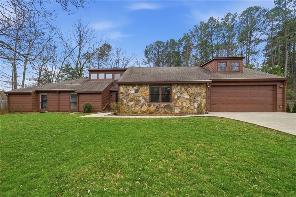 2735 Shadow Pine Dr., Roswell, GA 30076