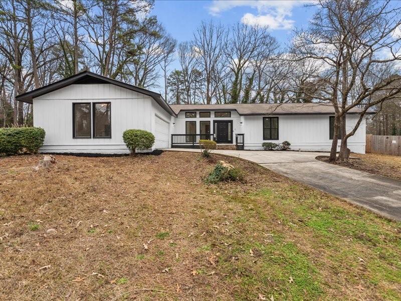 5419 Fieldgreen Dr., Stone Mountain, GA 30088