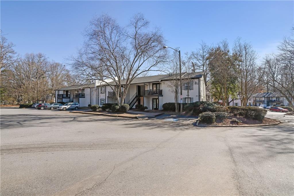 3595 Woodbriar Cir. #H, Tucker, GA 30084