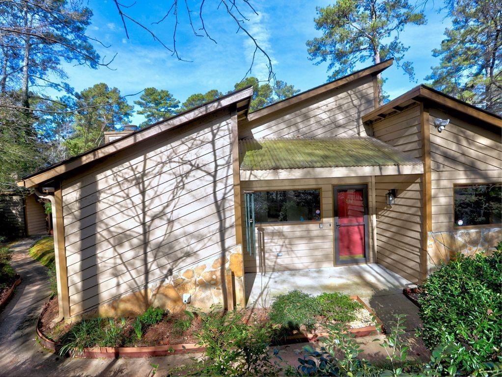 862 Bonnie Glen Dr., Marietta, GA 30067