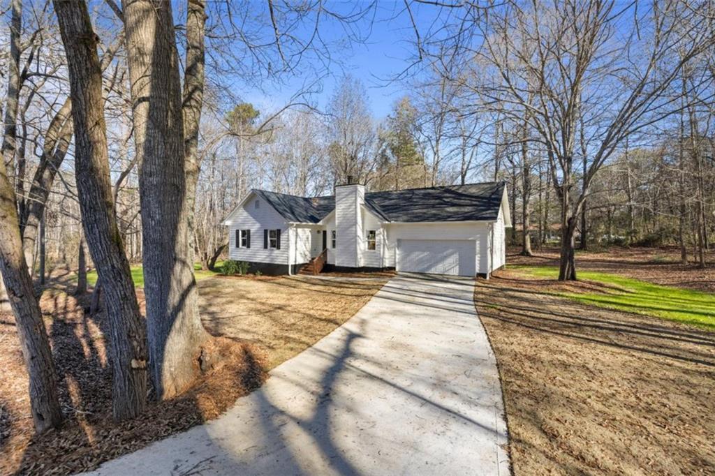 1142 Lavista Dr., Monroe, GA 30655