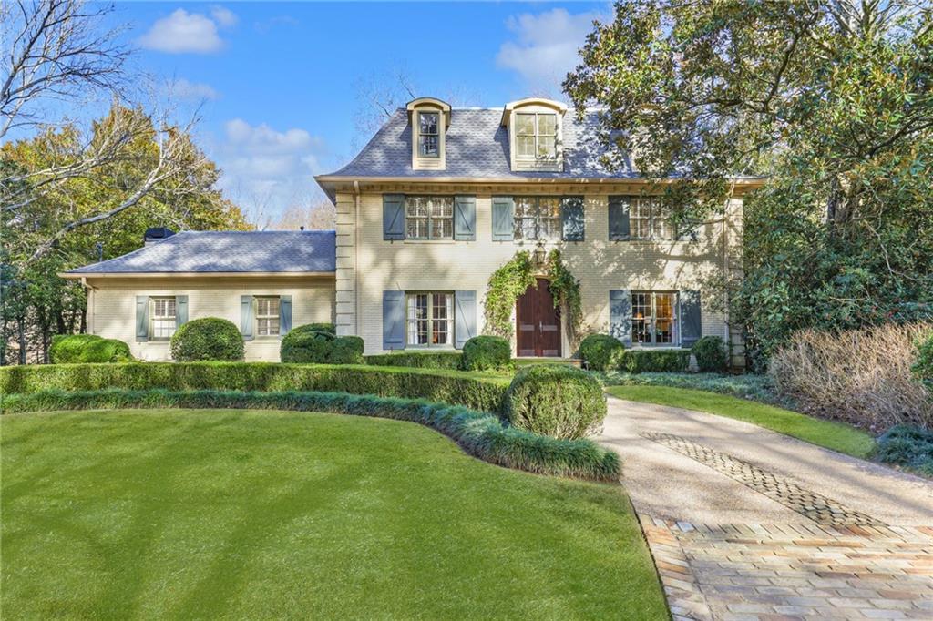 2586 Hyde Manor Dr., Atlanta, GA 30327