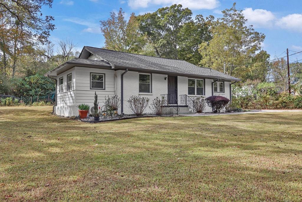 5599 Redan Cir., Stone Mountain, GA 30088