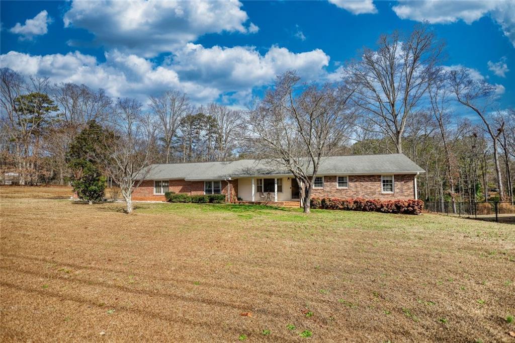 1812 Oak Spring St., Statham, GA 30666