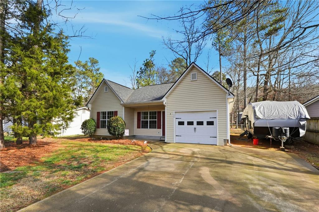 216 Whispering Pine Cir., White, GA 30184