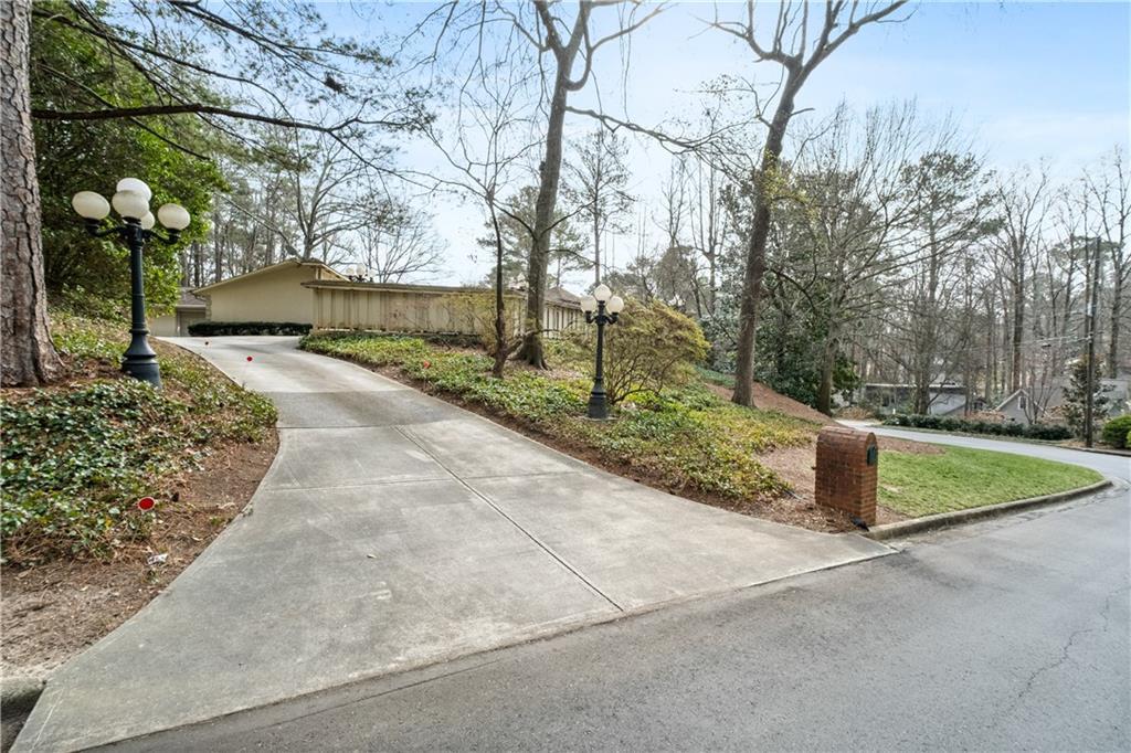 6095 Weatherly Dr., Atlanta, GA 30328