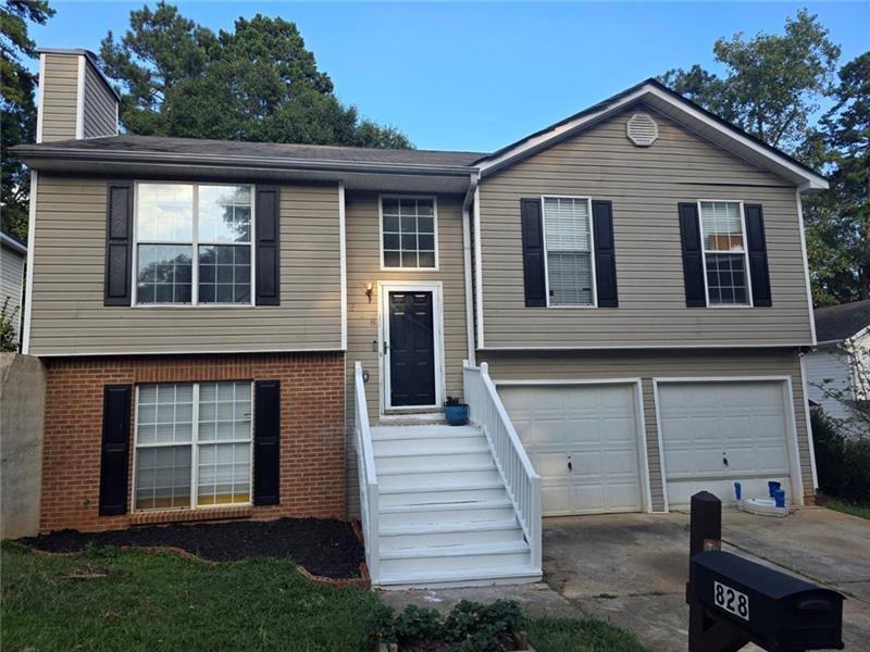 828 Tradd Ct., Stone Mountain, GA 30087