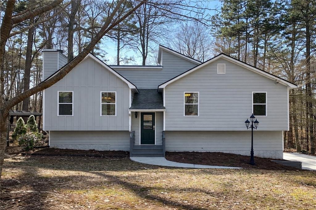 5825 Stonehaven Dr., Kennesaw, GA 30152