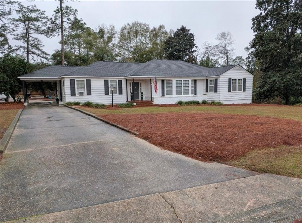220 Dixie Dr., Moultrie, GA 31768