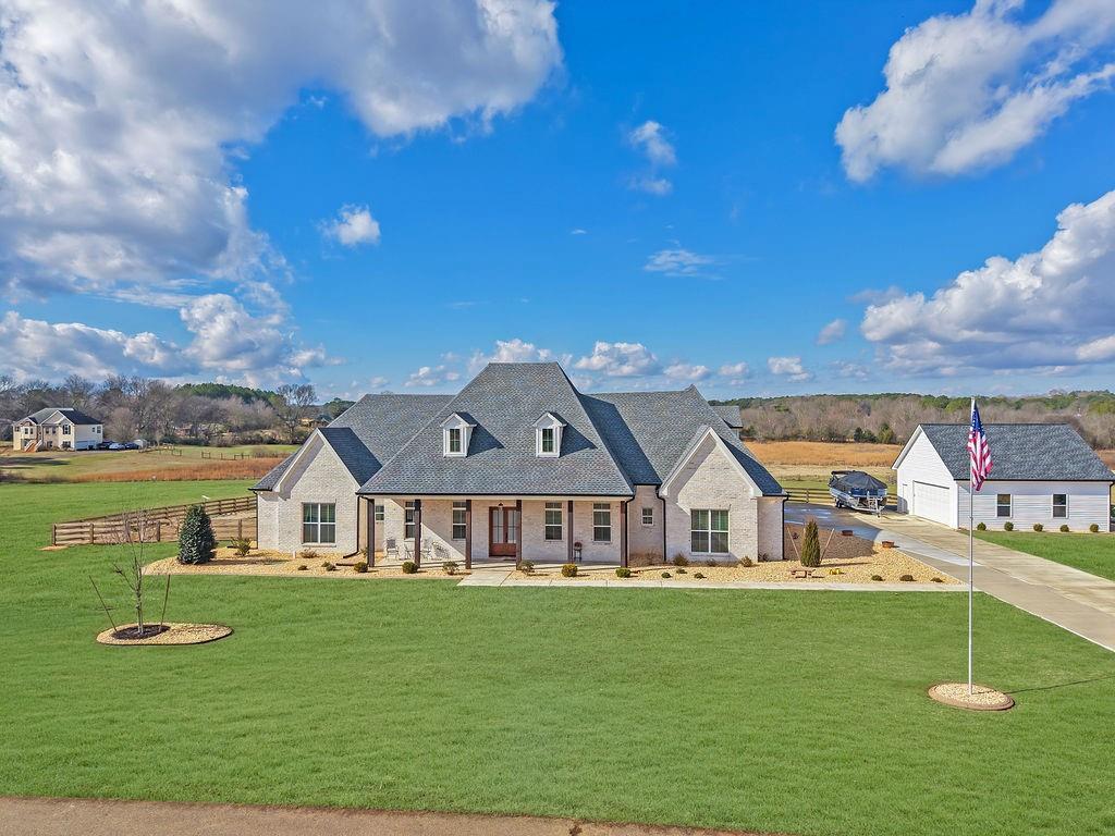 29 Ravenfield Rd., Taylorsville, GA 30178