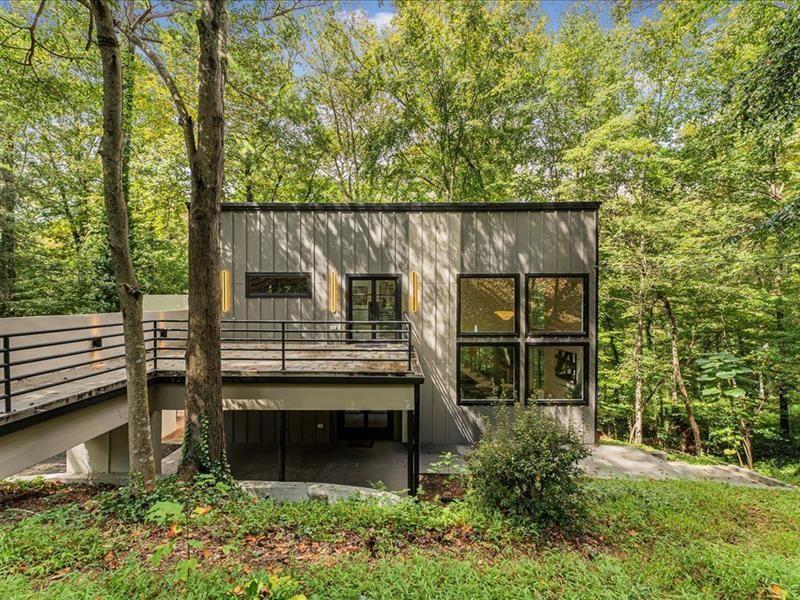 1153 Dawn View Ln., Atlanta, GA 30327