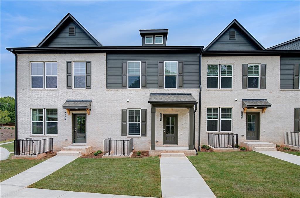 303 Daybreak Ln., Newnan, GA 30265