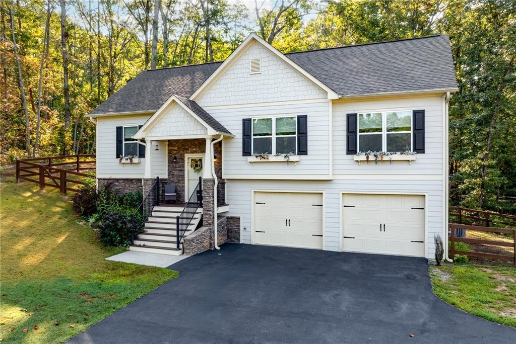 115 W Woods Dr., Dahlonega, GA 30533