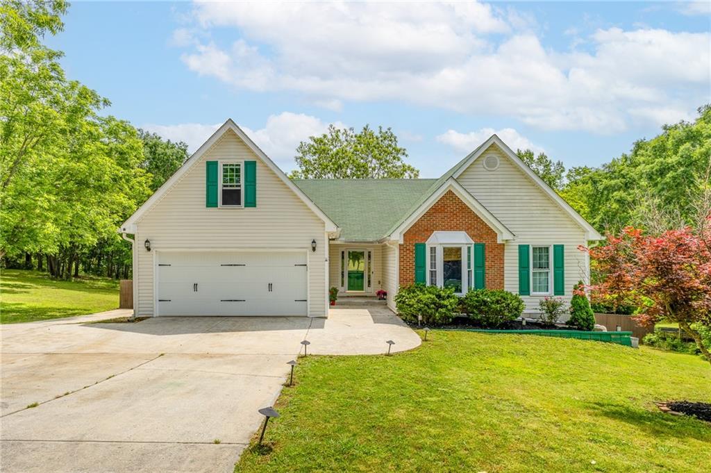 1426 Wyntercreek Dr., Hoschton, GA 30548