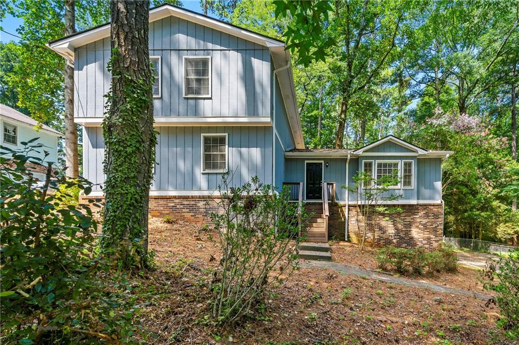 215 Hauteur Pl., Lilburn, GA 30047