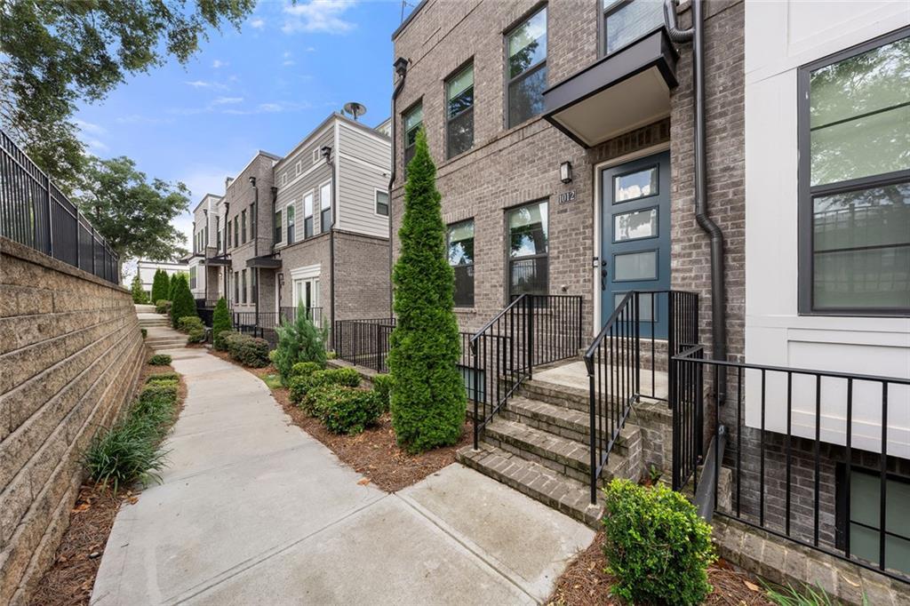 1012 Burnside Ln., Atlanta, GA 30318