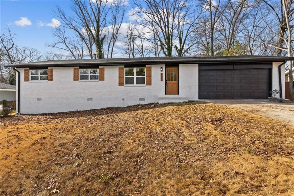 520 Stonewood Dr., Stone Mountain, GA 30087