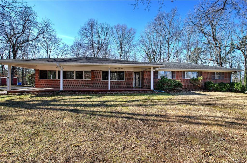 16 Summit Dr., Lindale, GA 30147