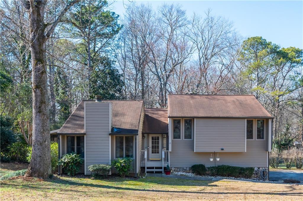 115 Creekview Dr., Woodstock, GA 30188