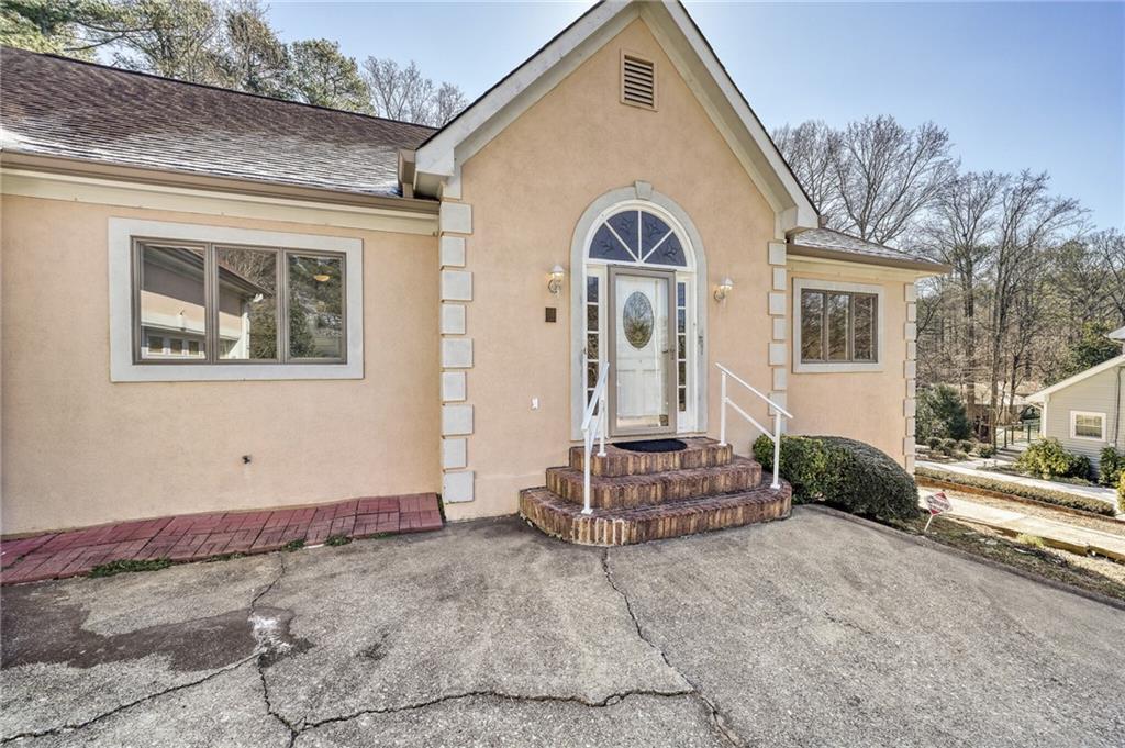 1522 Catherine Ct., Suwanee, GA 30024