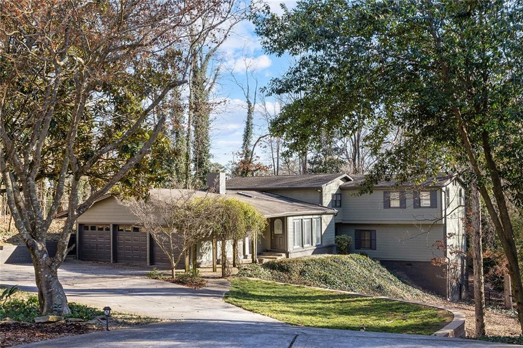 565 Timberland Dr., Atlanta, GA 30342