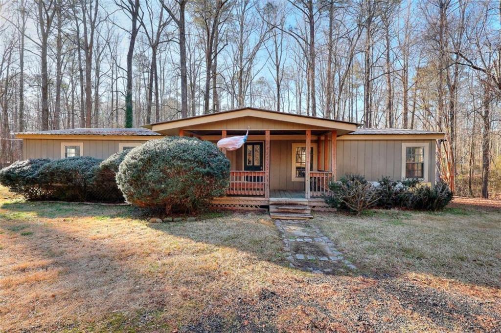 1210 Lee Peters Rd., Loganville, GA 30052